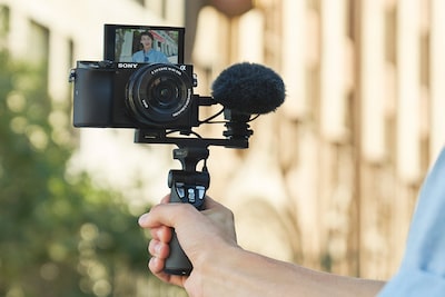 Alpha 6100 Aps C Camera With Fast Af Ilce 6100 Ilce 6100l Ilce 6100y Sony Middle East