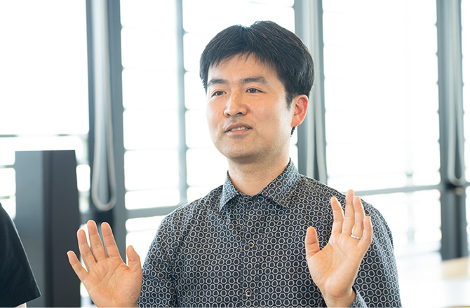 インタビュー風景の写真